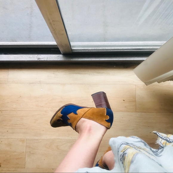 SOLD🔥🔥Vintage Real Leather Block Heels - Picture 5 of 7